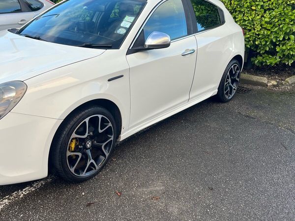 Alfa Romeo Giulietta Hatchback, Diesel, 2011, White