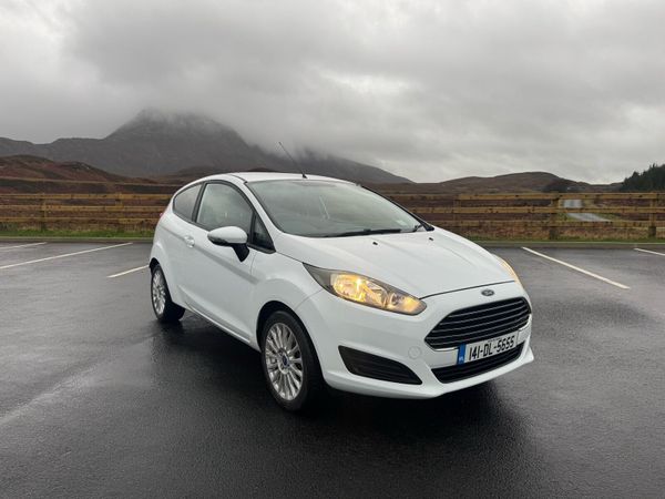 Ford Fiesta Hatchback, Petrol, 2014, White
