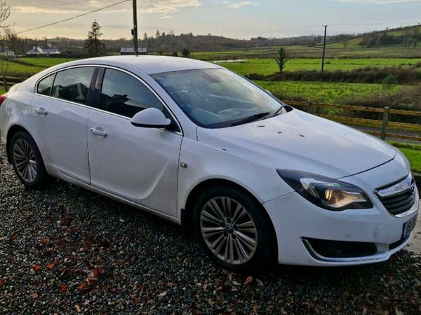 Opel Insignia Hatchback, Diesel, 2015, White
