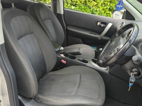 Nissan Qashqai Estate/Jeep, Diesel, 2012, Silver