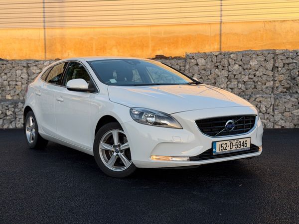 Volvo V40 Hatchback, Diesel, 2015, White