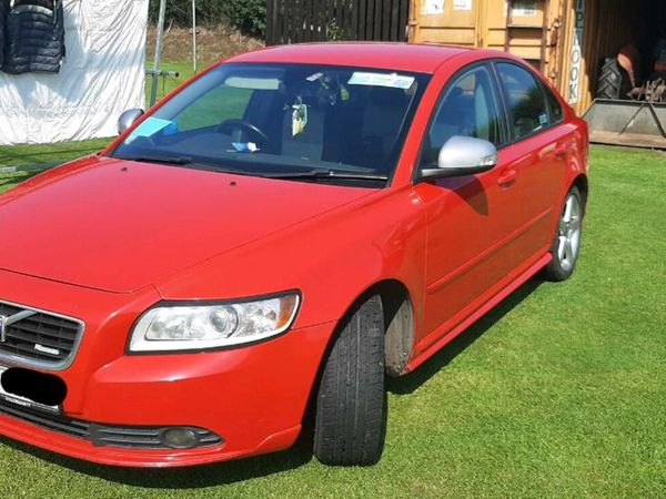 Volvo S40 Saloon, Diesel, 2010, Red