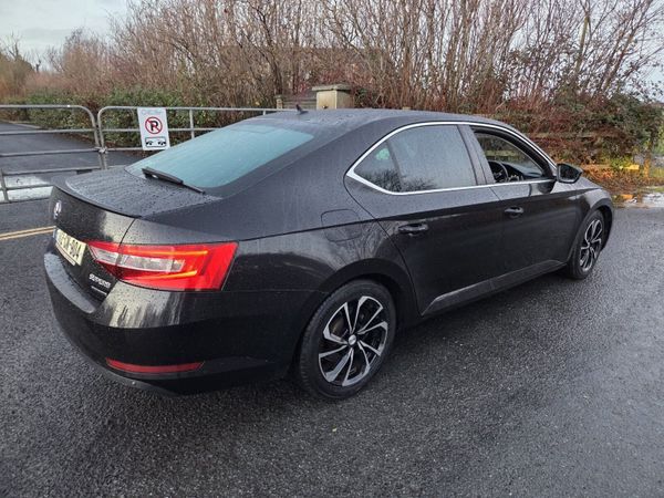 Skoda Superb Hatchback, Diesel, 2017, Black