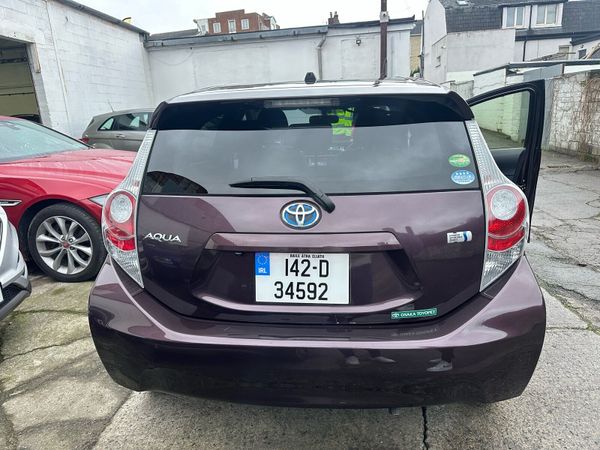Toyota Aqua Hatchback, Petrol Hybrid, 2014, Purple