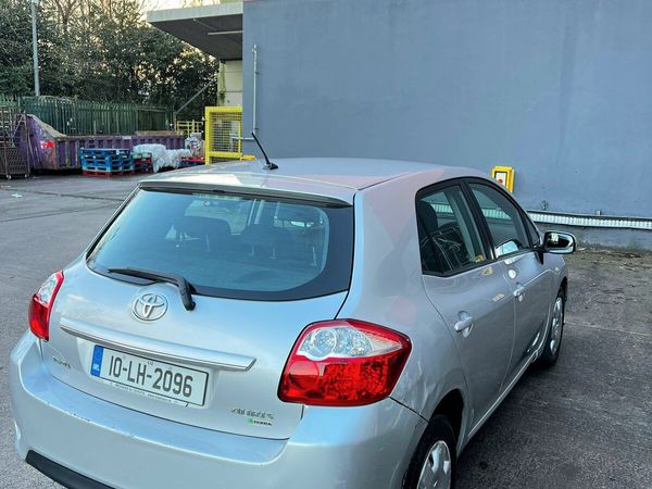 Toyota Auris Hatchback, Diesel, 2010, Silver