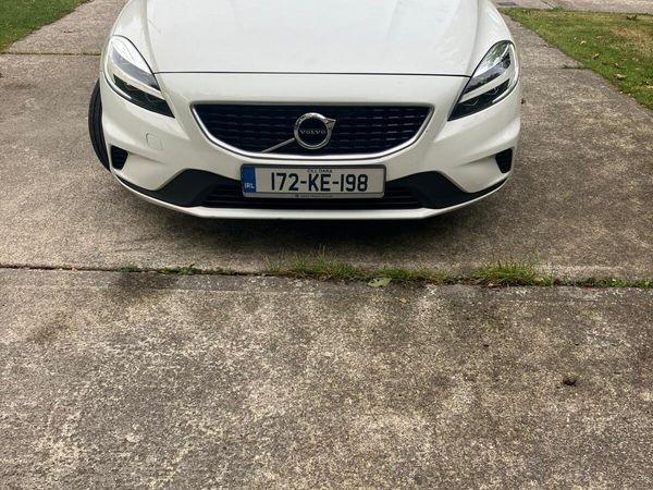 Volvo V40 Hatchback, Diesel, 2017, White