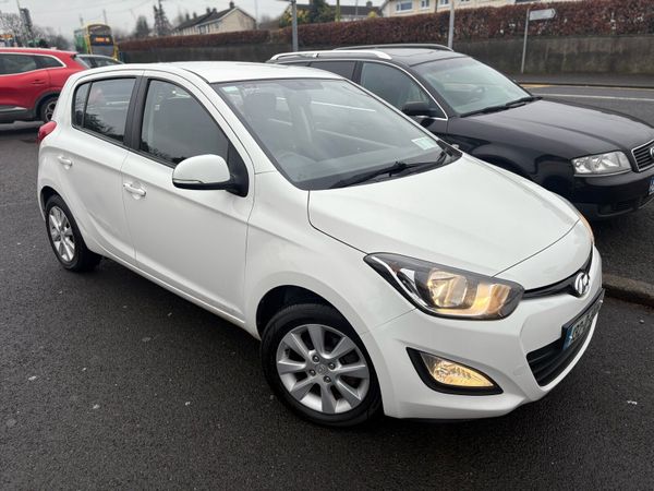 Hyundai i20 Hatchback, Petrol, 2013, White