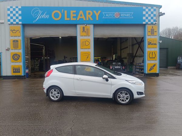Ford Fiesta Hatchback, Petrol, 2015, White