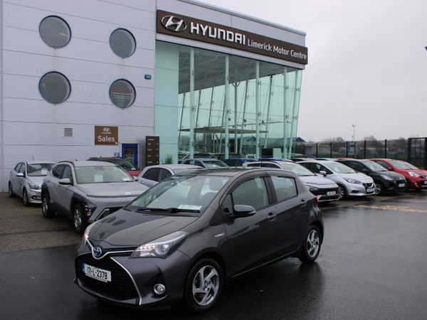 Toyota Yaris Hatchback, Petrol Hybrid, 2017, Grey