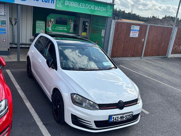 Volkswagen Golf Hatchback, Petrol, 2014, White