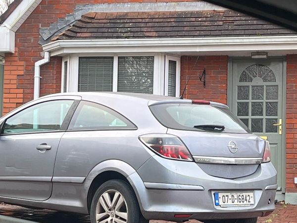 Opel Astra Hatchback, Petrol, 2007, Silver