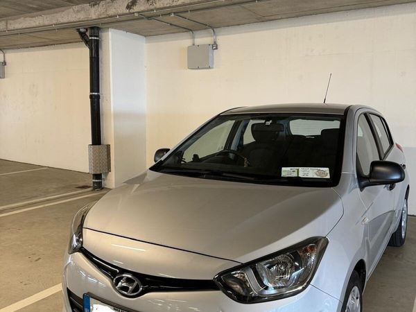 Hyundai i20 Hatchback, Petrol, 2013, Silver