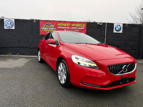 Volvo V40 Hatchback, Petrol, 2016, Red