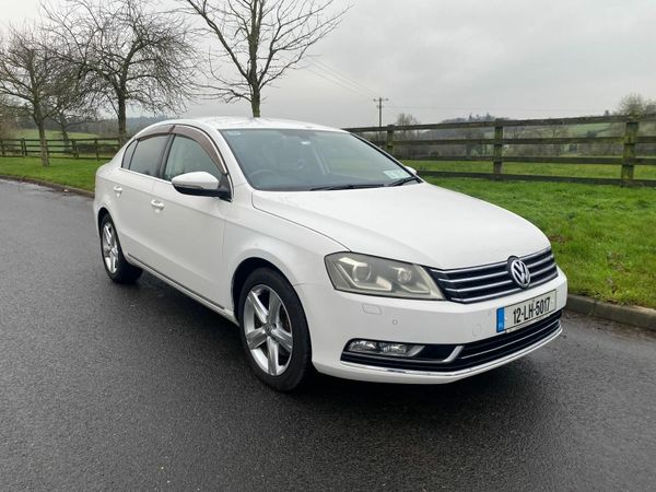 Volkswagen Passat Saloon, Petrol, 2012, White