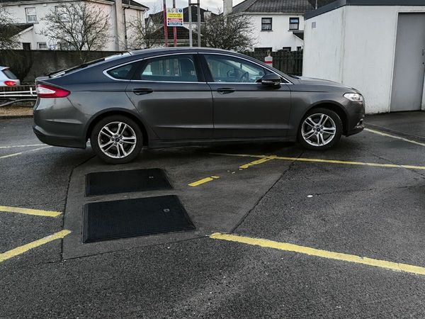 Ford Mondeo Hatchback, Diesel, 2017, Grey