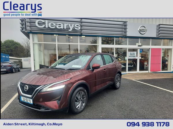 Nissan Qashqai MPV, Petrol, 2022, Red