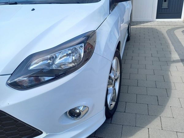 Ford Focus Hatchback, Diesel, 2013, White