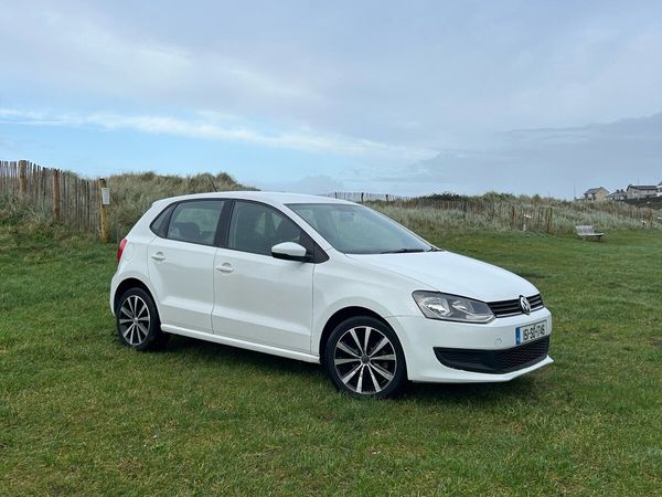 Volkswagen Polo Hatchback, Petrol, 2015, White