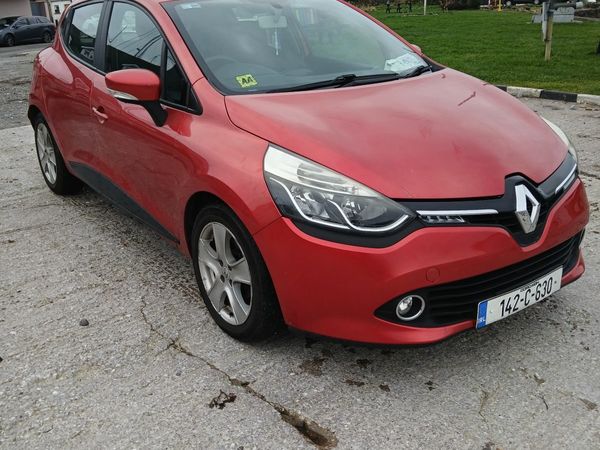 Renault Clio Hatchback, Petrol, 2014, Red