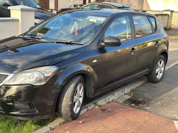 Kia Ceed Hatchback, Diesel, 2010, Black