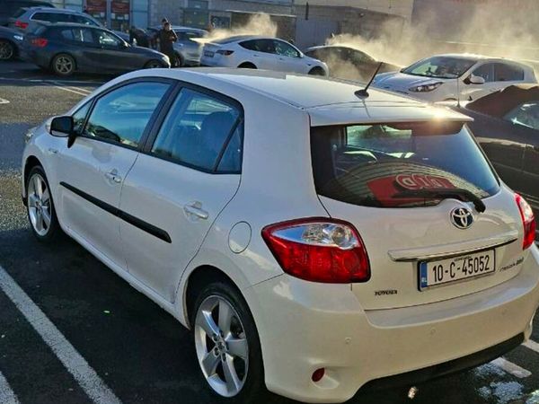 Toyota Auris Hatchback, Petrol Hybrid, 2010, White