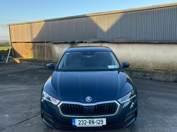 Skoda Octavia Saloon, Diesel, 2023, Blue