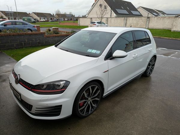 Volkswagen Golf Hatchback, Petrol, 2016, White