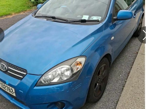 Kia Ceed Hatchback, Petrol, 2010, Blue