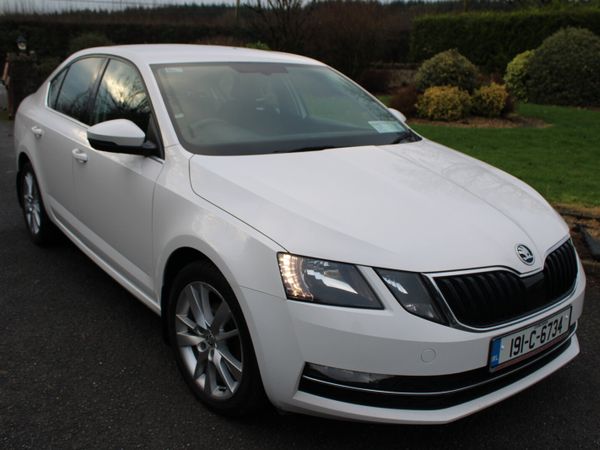 Skoda Octavia Saloon, Diesel, 2019, White