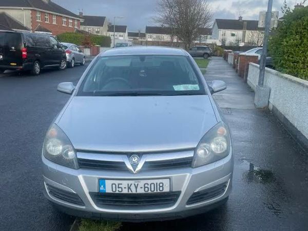 Vauxhall Astra Hatchback, Petrol, 2005, Silver