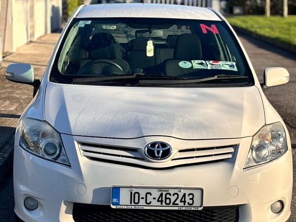 Toyota Auris Hatchback, Petrol, 2010, White