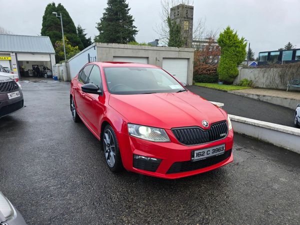 Skoda Octavia Saloon, Diesel, 2016, Red