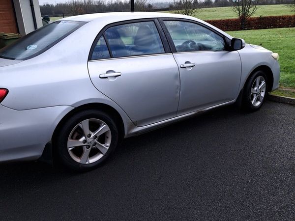 Toyota Corolla Saloon, Diesel, 2012, Silver
