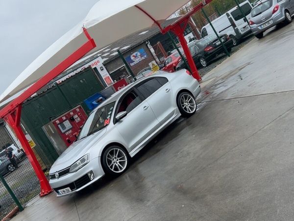 Volkswagen Jetta Saloon, Diesel, 2012, Silver