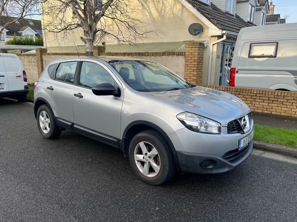 Nissan Qashqai Hatchback, Petrol, 2011, Silver