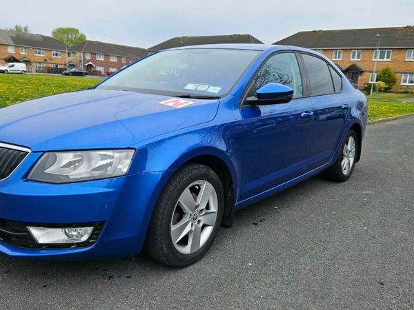 Skoda Octavia Saloon, Diesel, 2016, Blue