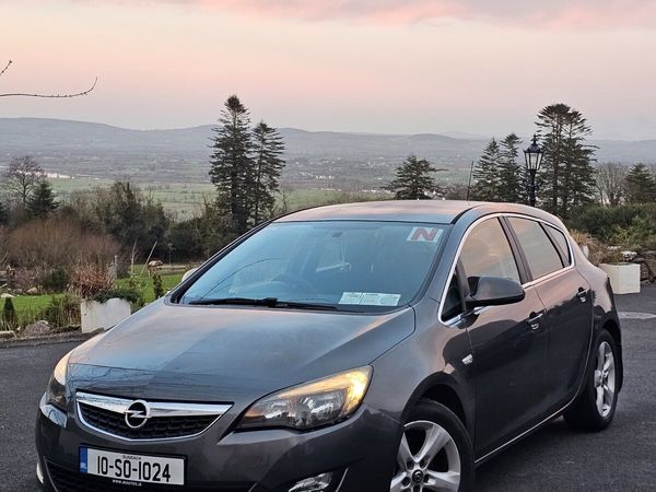 Opel Astra Hatchback, Diesel, 2010, Grey