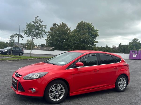 Ford Focus Hatchback, Diesel, 2014, Red