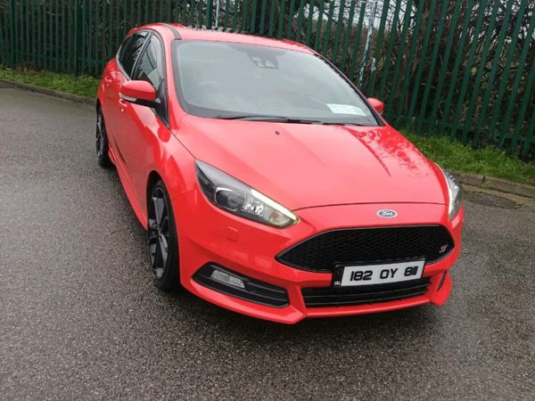 Ford Focus Hatchback, Diesel, 2018, Red