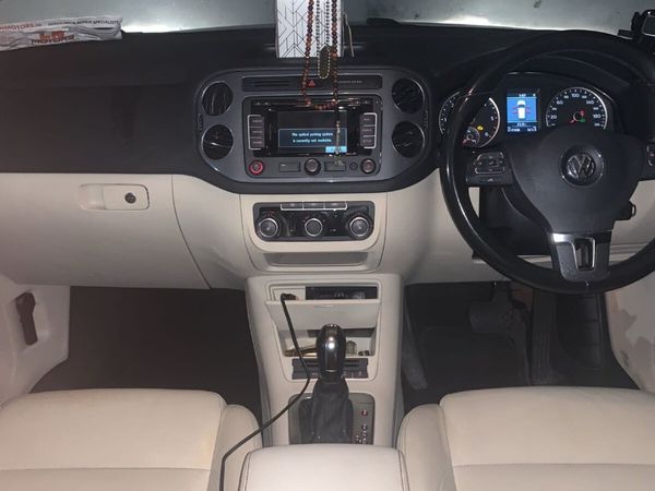 Volkswagen Tiguan SUV, Diesel, 2011, Black