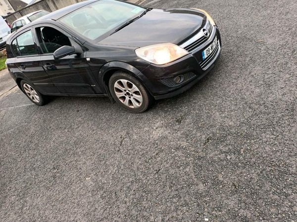 Opel Astra Hatchback, Petrol, 2009, Black