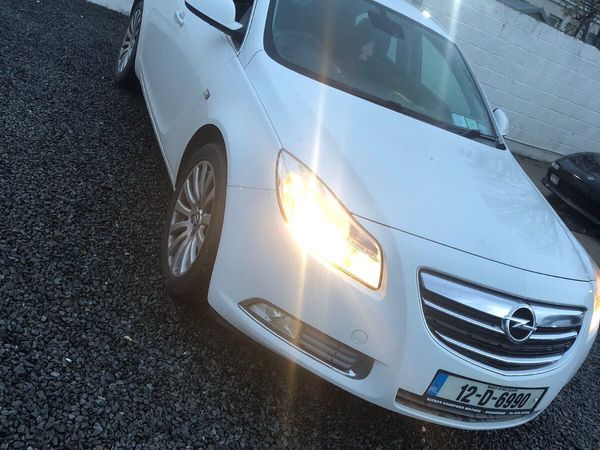 Opel Insignia Saloon, Diesel, 2012, White