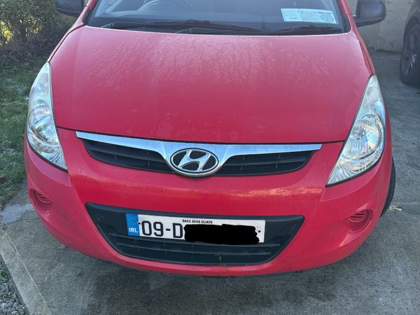 Hyundai i20 Hatchback, Petrol, 2009, Red