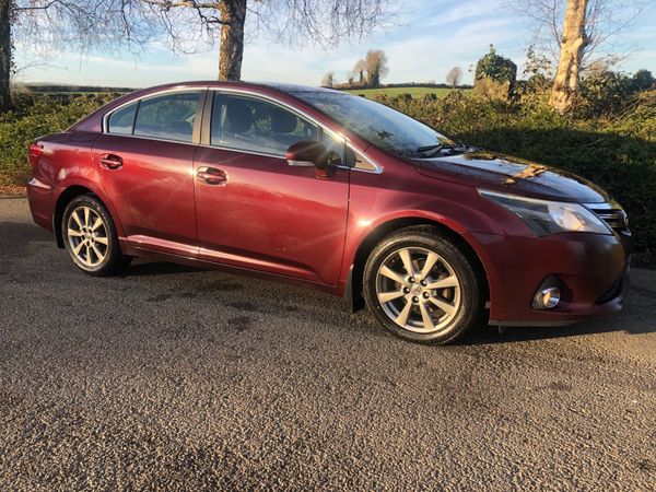 Toyota Avensis Saloon, Diesel, 2013, Red