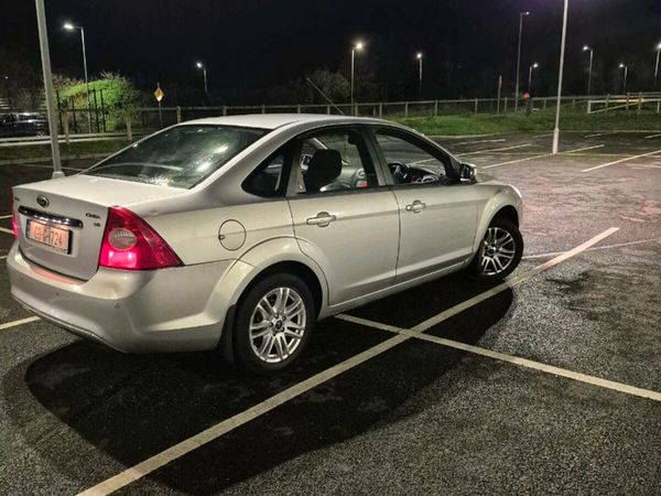 Ford Focus Saloon, Petrol, 2009, Silver