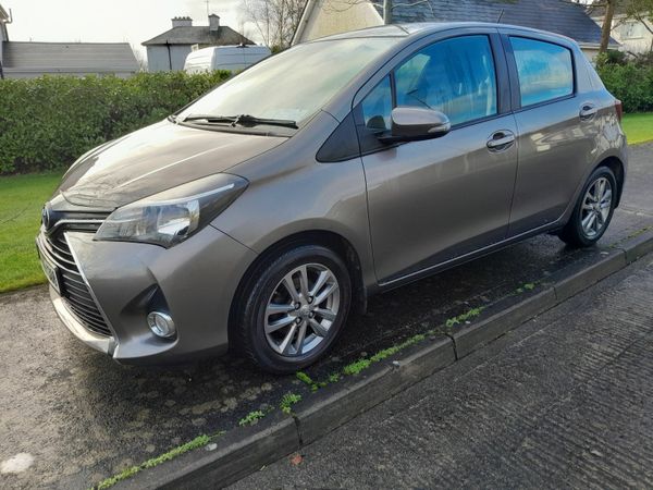 Toyota Yaris Hatchback, Petrol, 2017, Grey