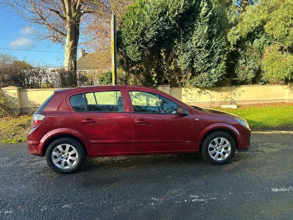Opel Astra Hatchback, Petrol, 2006, Red
