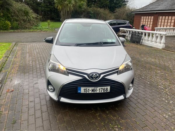 Toyota Yaris Hatchback, Petrol, 2015, Silver