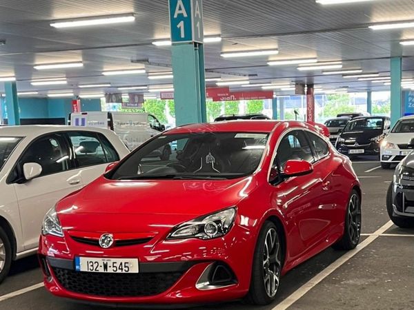 Vauxhall Astra Hatchback, Petrol, 2013, Red