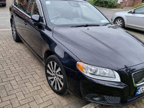 Volvo V70 Estate, Petrol, 2013, Black